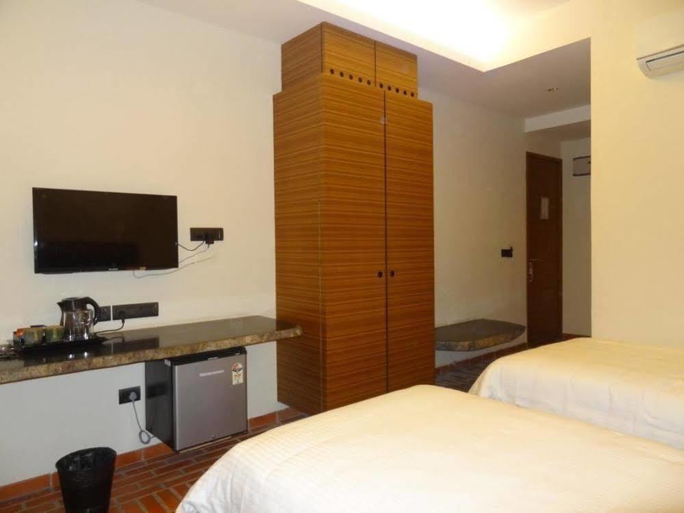 Fabhotel Illam Hospitality Chennai Exterior photo